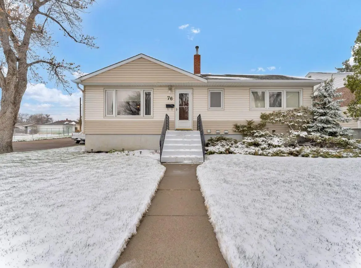 76 12 ST SW, Medicine Hat, AB T1A 4T3