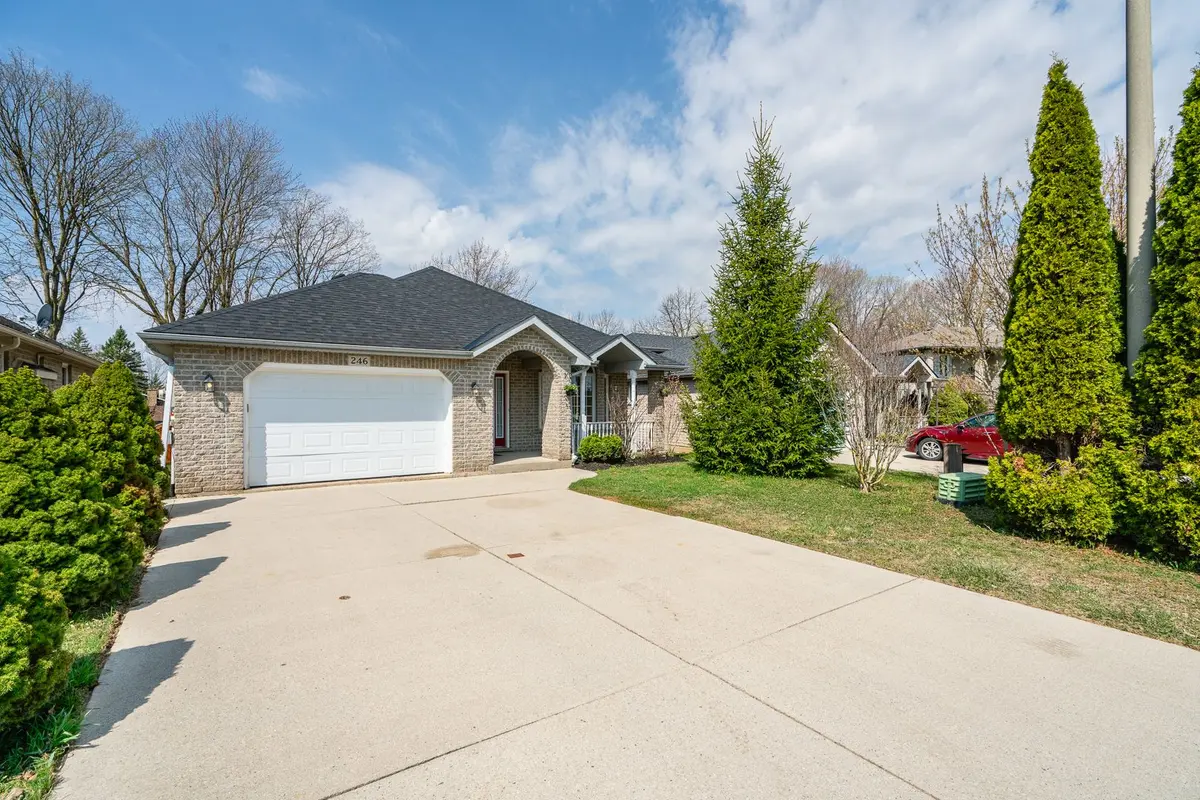 246 16th Avenue CRES, Hanover, ON N4N 3V3