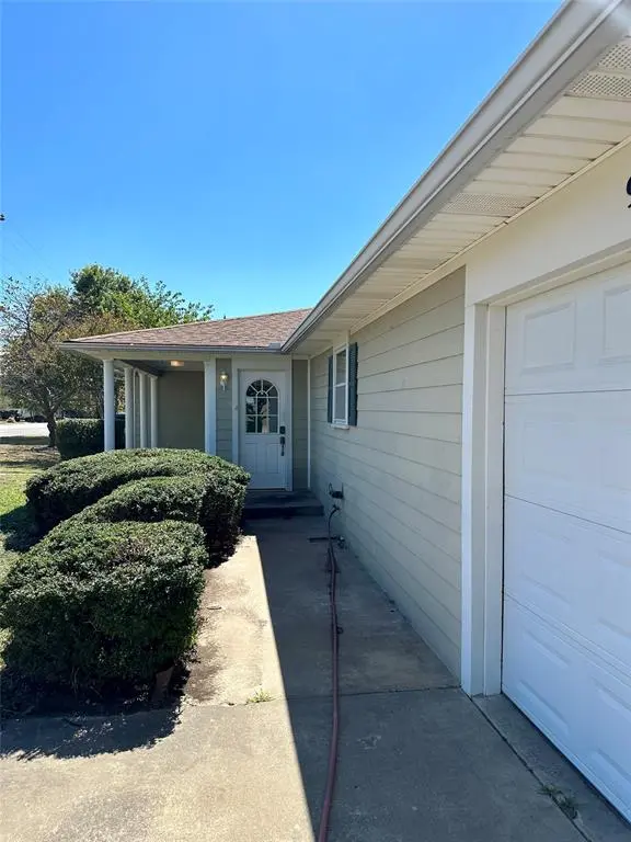 933 N Main Street, Muenster, TX 76252