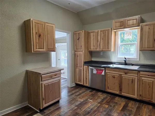 405 W Graham Street, Godley, TX 76044