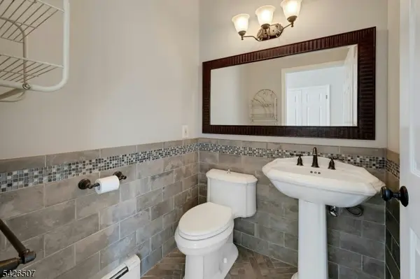 28 Alize Dr, Kinnelon Boro, NJ 07405