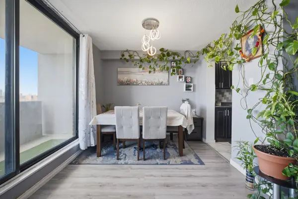 301 Prudential DR #701, Toronto E04, ON M1P 4V3