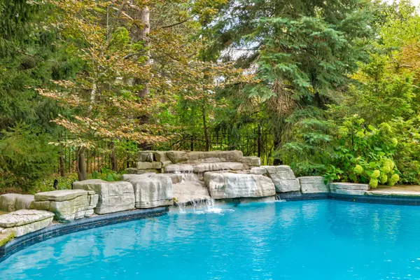 75 Arnold AVE, Vaughan, ON L4J 1B4