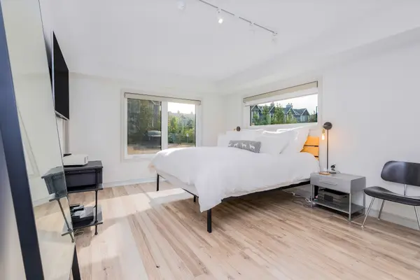 4 Cove CT #101, Collingwood, ON L9Y 0Y6