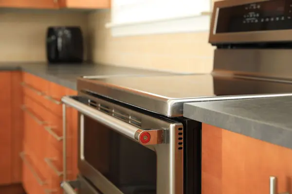 24 LAWRENCE ST N, Kawartha Lakes, ON K0L 2W0