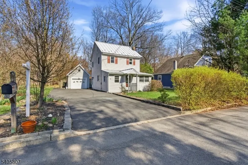 15 Parker Rd, Roxbury Twp., NJ 07856