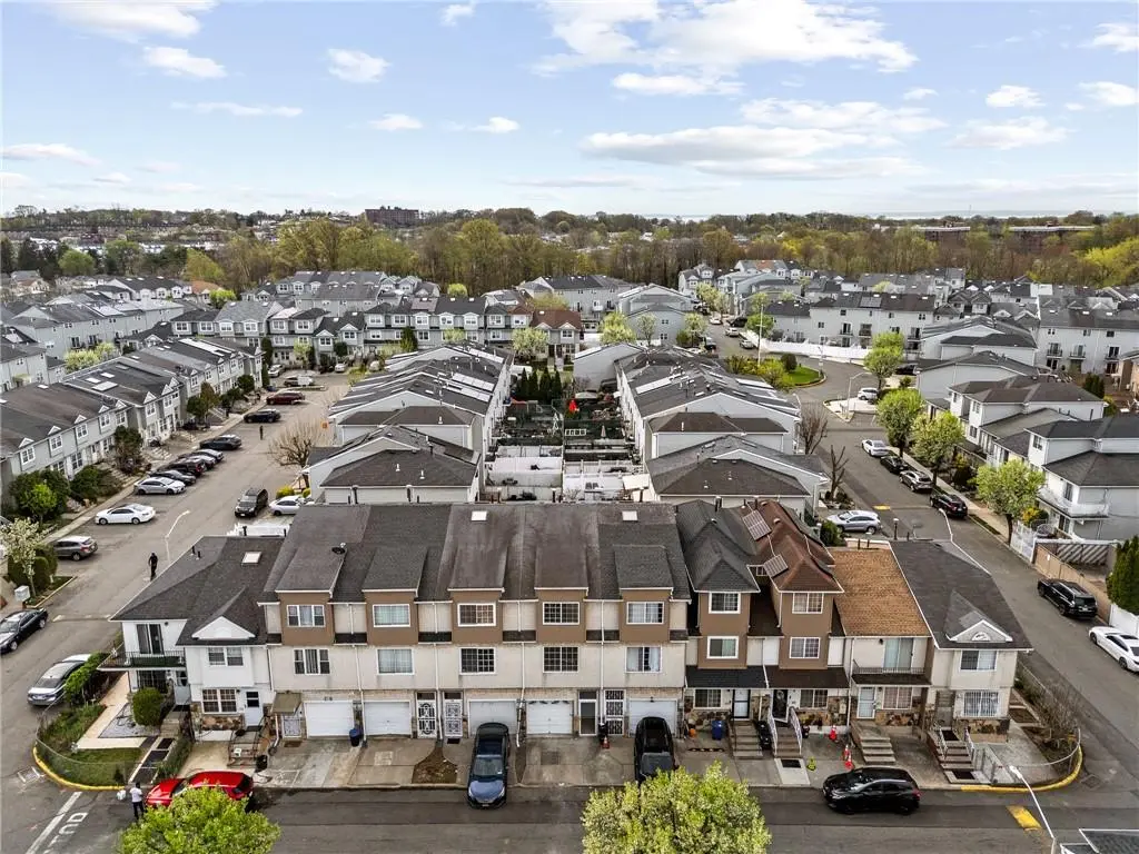 60 Stage LN, Staten  Island, NY 10304