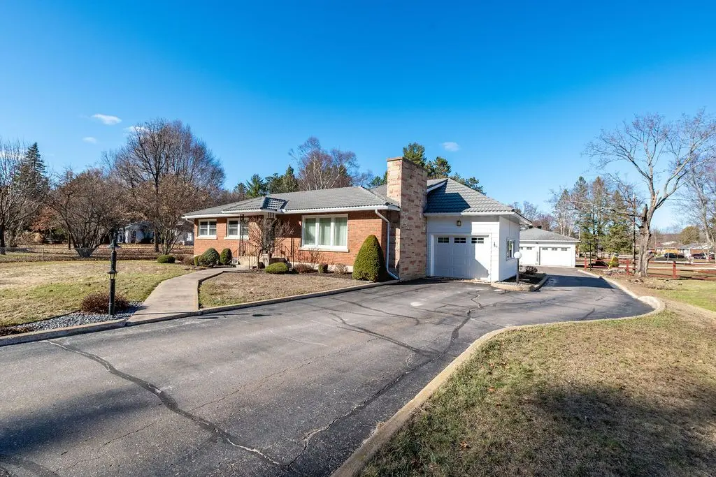 33430 Hwy 17 HWY W, Deep River, ON K0J 1P0