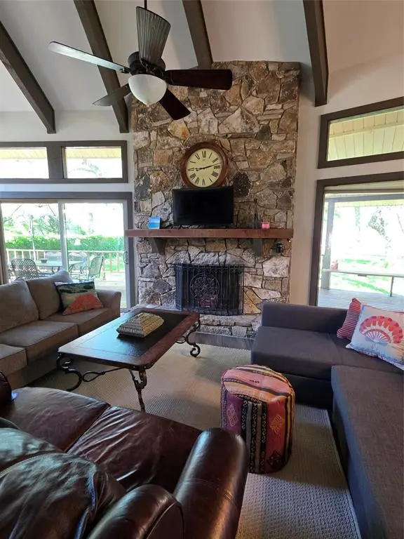 1425 E Seneca Court, Granbury, TX 76048