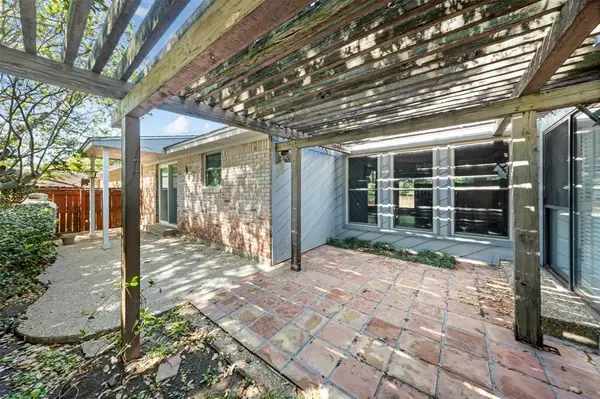 9925 Sandalwood Drive, Woodway, TX 76712