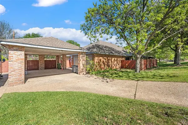 9925 Sandalwood Drive, Woodway, TX 76712