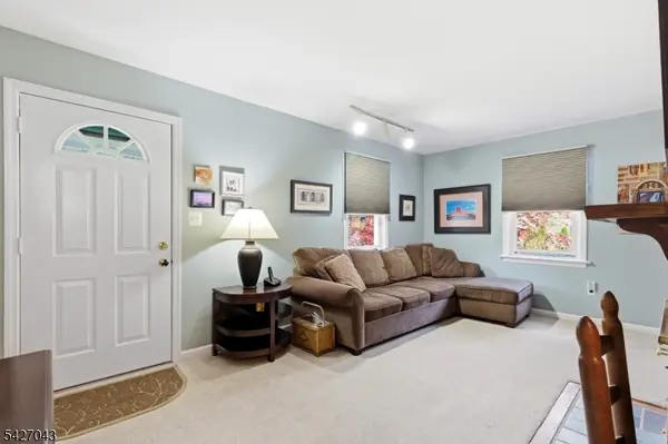 32 Hibernia Rd, Rockaway Twp., NJ 07866