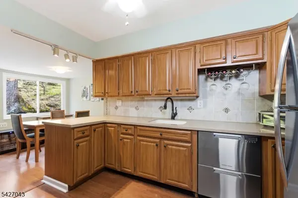 32 Hibernia Rd, Rockaway Twp., NJ 07866