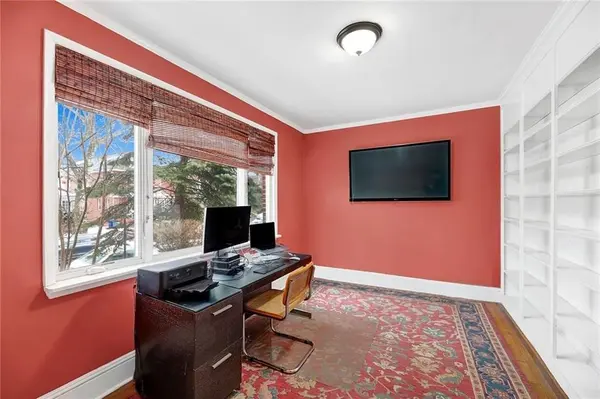 32 87th ST, Brooklyn, NY 11209