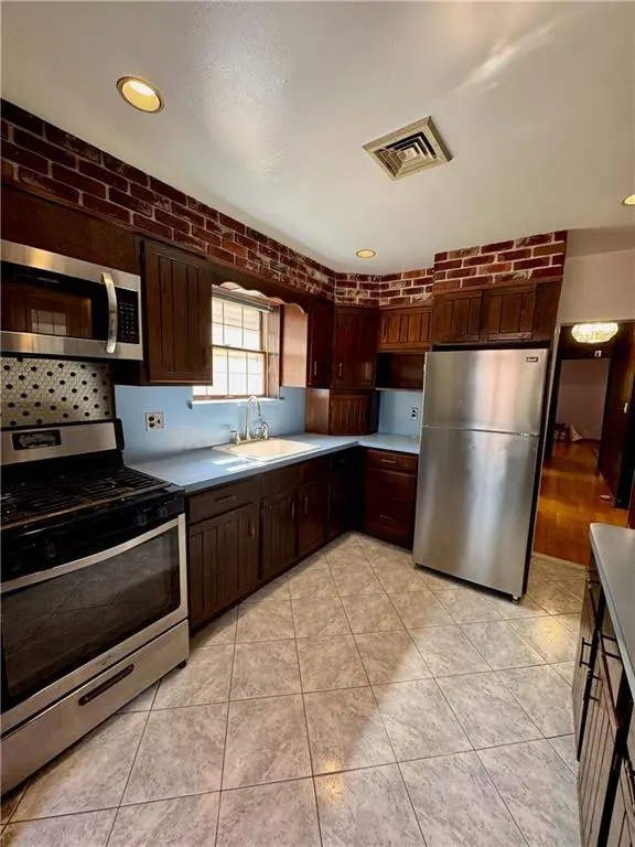 7305 19th AVE, Brooklyn, NY 11204