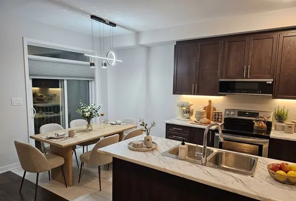 1095 Thompson DR, Oshawa, ON L1L 0V5