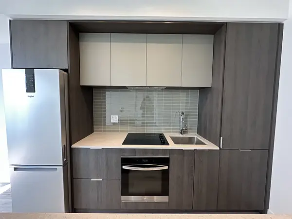 395 Square One DR #2411, Mississauga, ON L5B 0P6