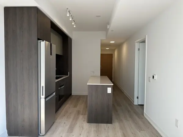 395 Square One DR #2411, Mississauga, ON L5B 0P6