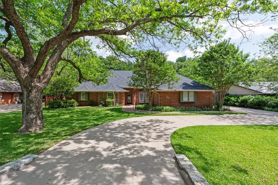 8808 Ravenswood Road, Granbury, TX 76049