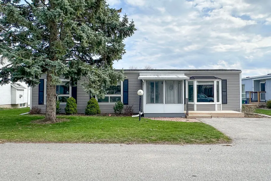 8 Loyalist CT, Clarington, ON L1B 1A8