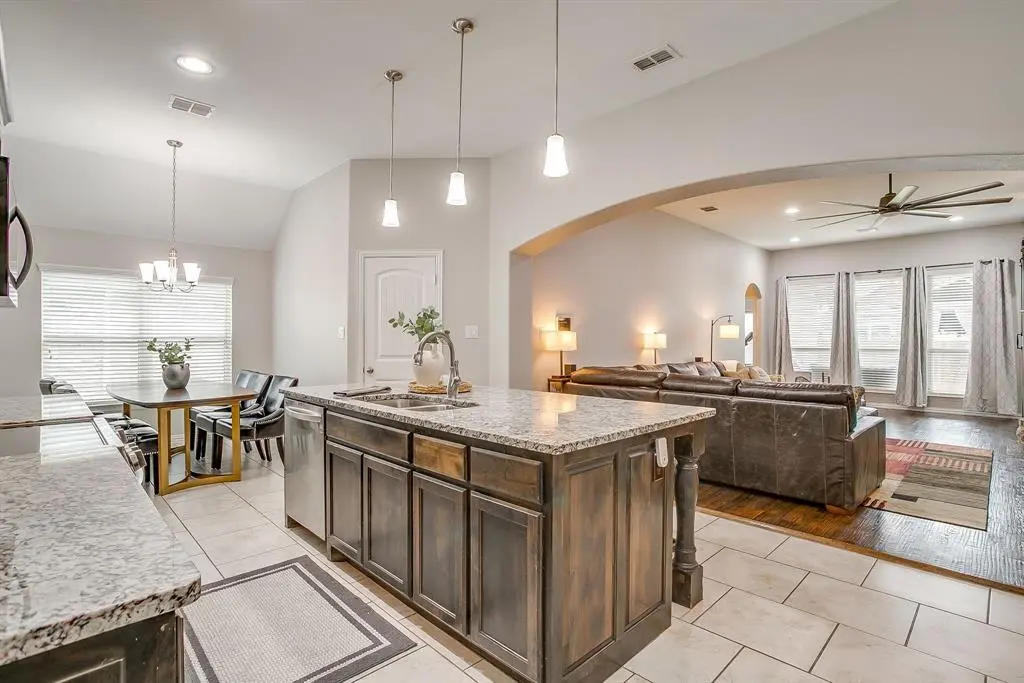 2721 Buffalo Run, Burleson, TX 76028