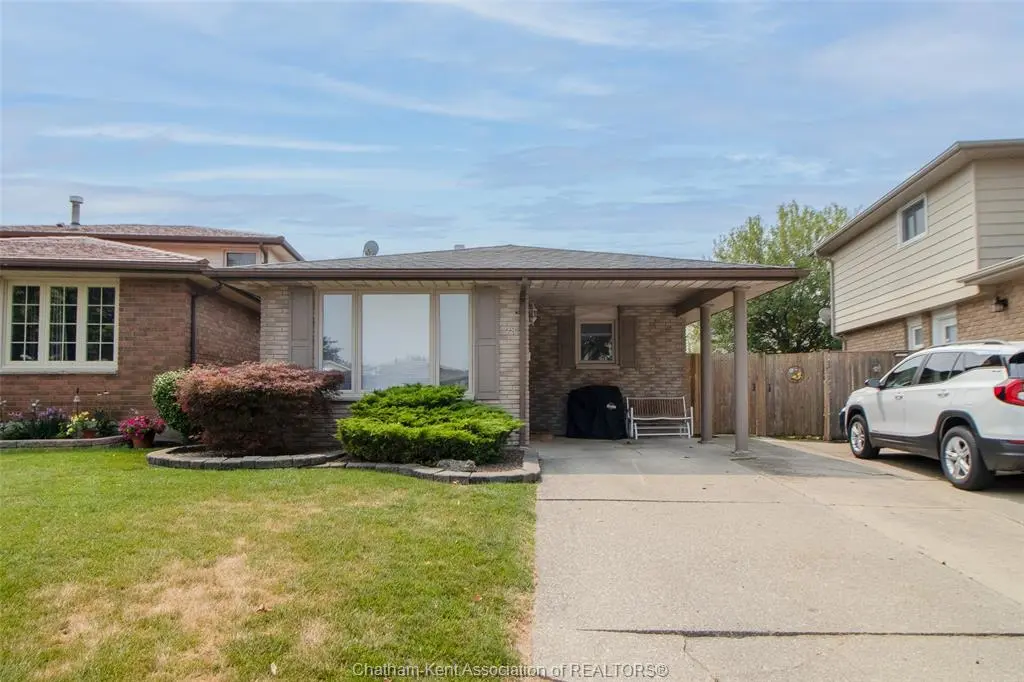 28 Timothy Crescent, Chatham, ON N7L 4Z2