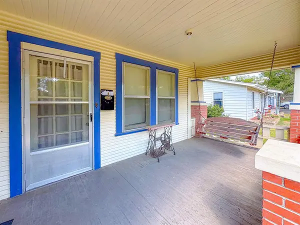 512 SW 2nd Street, Kerens, TX 75144