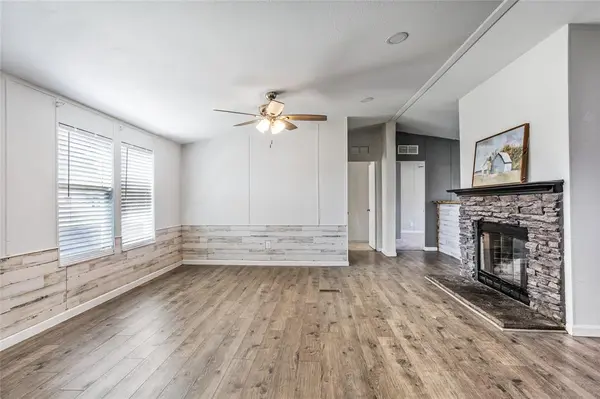 112 Pine Ridge Circle, Southmayd, TX 75092