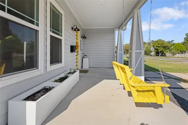 2534 Gladstone Drive, Dallas, TX 75211