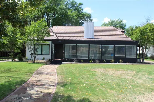 3232 Bellaire Drive W, Fort Worth, TX 76109