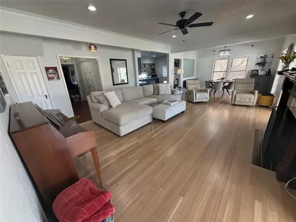 3232 Bellaire Drive W, Fort Worth, TX 76109