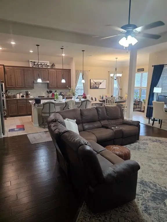 904 Royse Ridge Road, Ennis, TX 75119