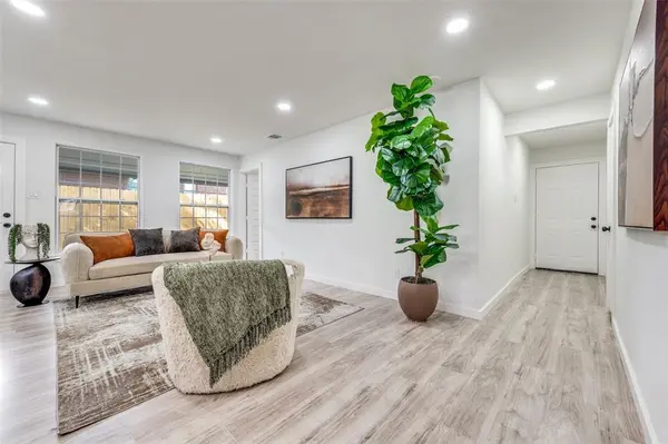 2010 Durham Street, Irving, TX 75062