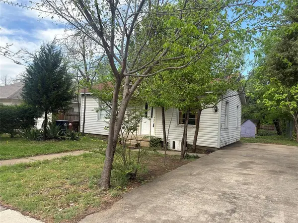 325 N Wood Street, Denton, TX 76209