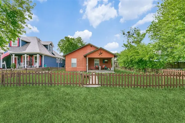 612 E Wall Street, Grapevine, TX 76051