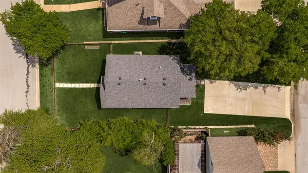 612 E Wall Street, Grapevine, TX 76051