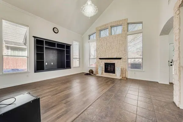 515 Suffolk Drive, Grand Prairie, TX 75052