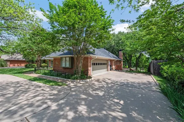 8808 Ravenswood Road, Granbury, TX 76049