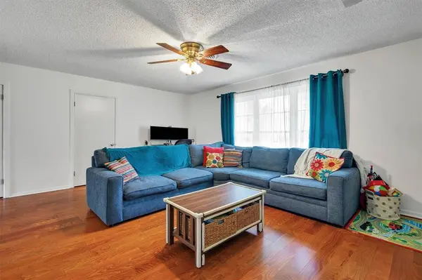 2949 Maydelle Lane, Farmers Branch, TX 75234