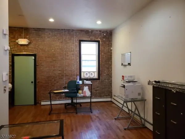 71 Martin Luther King Jr Dr, Jersey City, NJ 07305