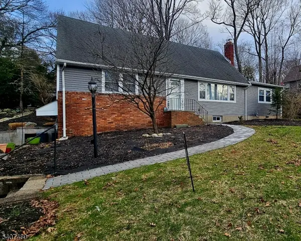 49 Fayson Lake Rd, Kinnelon Boro, NJ 07405