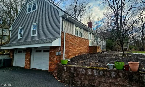 49 Fayson Lake Rd, Kinnelon Boro, NJ 07405