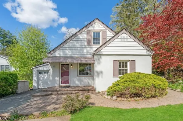 17 Andrew Ave, Oakland Boro, NJ 07436