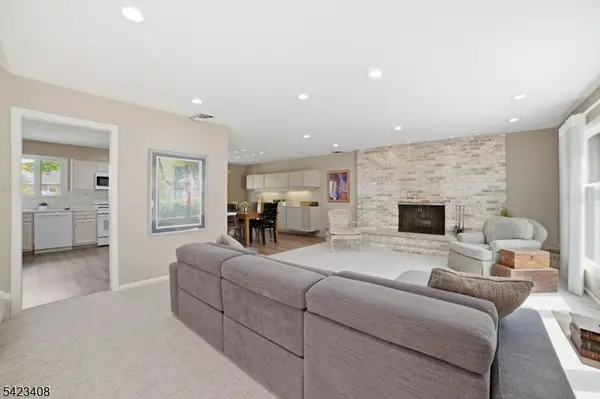 50 Knollwood Dr, Livingston Twp., NJ 07039