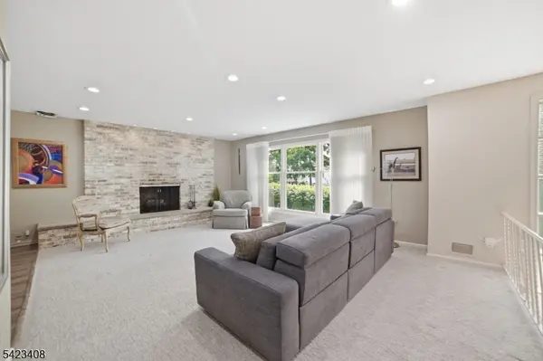 50 Knollwood Dr, Livingston Twp., NJ 07039