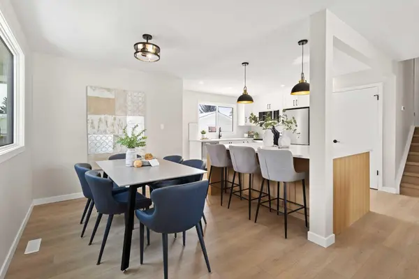 236 Silverview WAY NW, Calgary, AB T3B 3K3