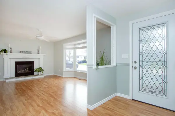 8 Loyalist CT, Clarington, ON L1B 1A8