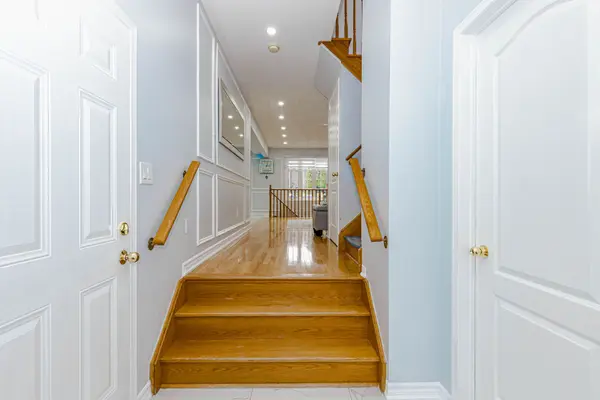 60 Bushmill CIR, Brampton, ON L7A 0K8