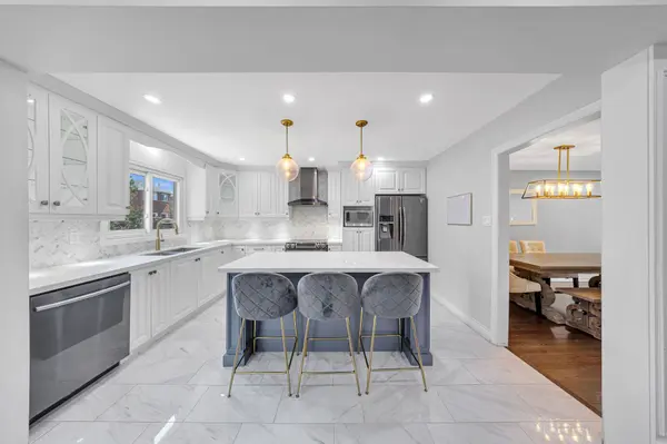 3275 Greenbelt CRES, Mississauga, ON L5N 5Y1