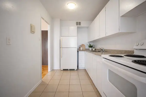 470 Sentinel RD #1804, Toronto W05, ON M3J 1V6